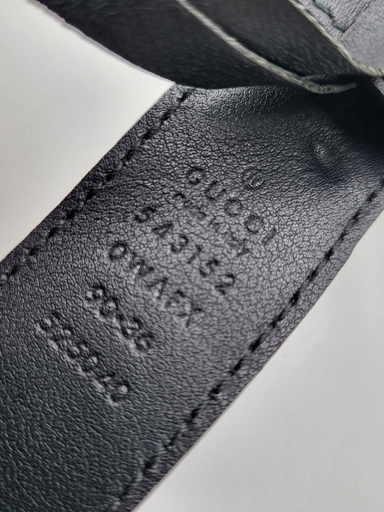 GUCCI Feline Tiger Head Buckle Leather Belt...Authentic display picture 1